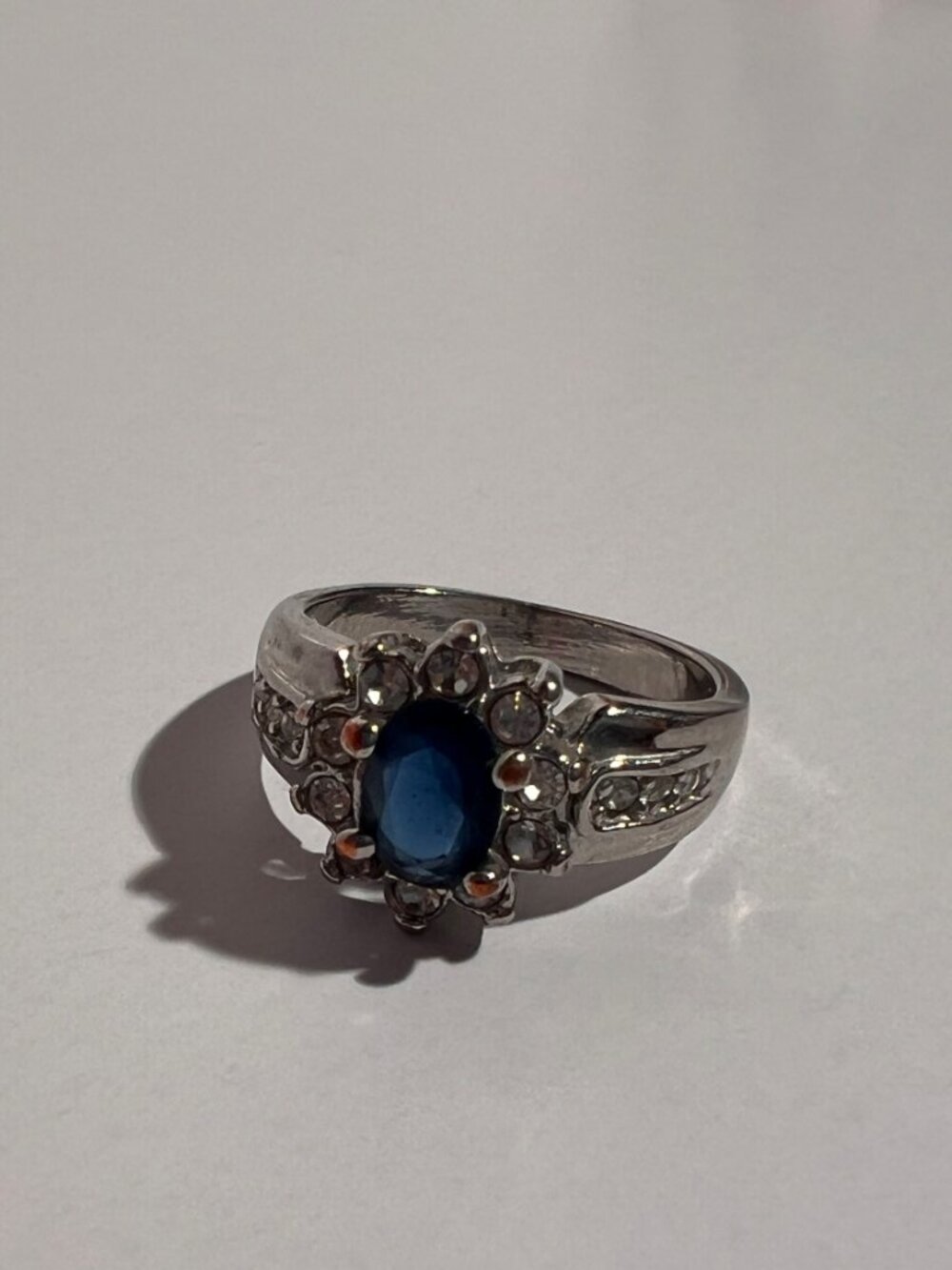 Vintage Style Faux Sapphire & Rhinestone Halo Statement Ring - Size 6.5 - Picture 4 of 9